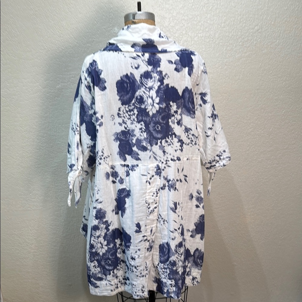 Women’s White & Navy Floral Waterfall Kimono - Picture 7 of 15